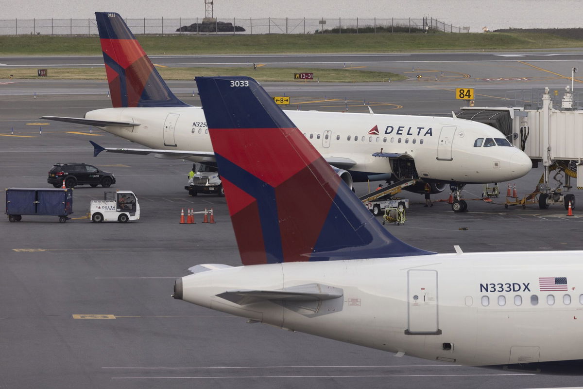 <i>Angus Mordant/Bloomberg/Getty Images</i><br/>Federal officials are investigating a Delta Air Lines flight that taxied around the Las Vegas airport for nearly 90 minutes on Monday in triple-digit temperatures.