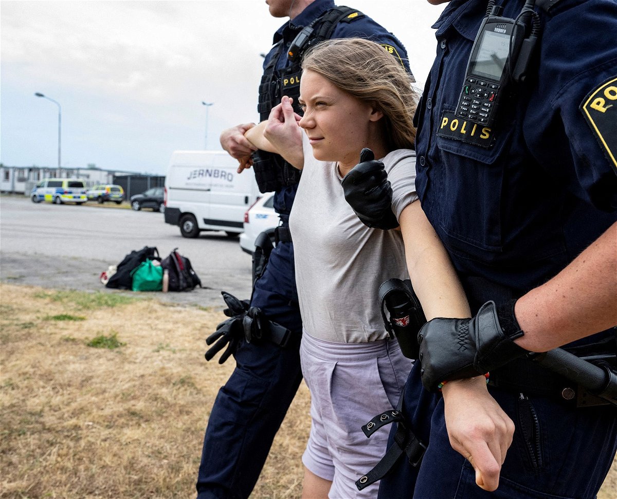 <i>Johan Nilsson/TT News Agency/Reuters</i><br/>Police remove Greta Thunberg from a climate protest in Malmö