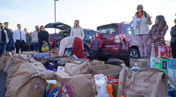 <i>KSL</i><br/>Jennifer Hua addresses a group of volunteers in Midvale on Dec. 5