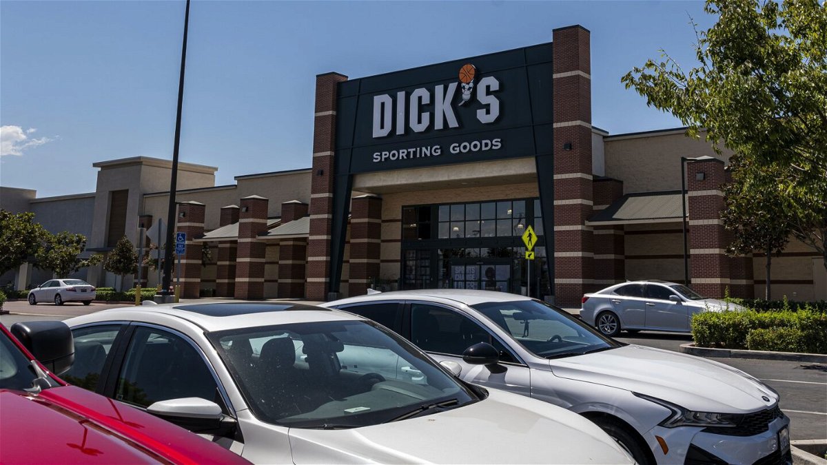 <i>David Paul Morris/Bloomberg via Getty Images</i><br/>Dick’s Sporting Goods warned Tuesday that retail theft is damaging its business and would lead to lower annual profits.