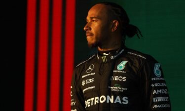 Lewis Hamilton has signed a contract extension with Mercedes.