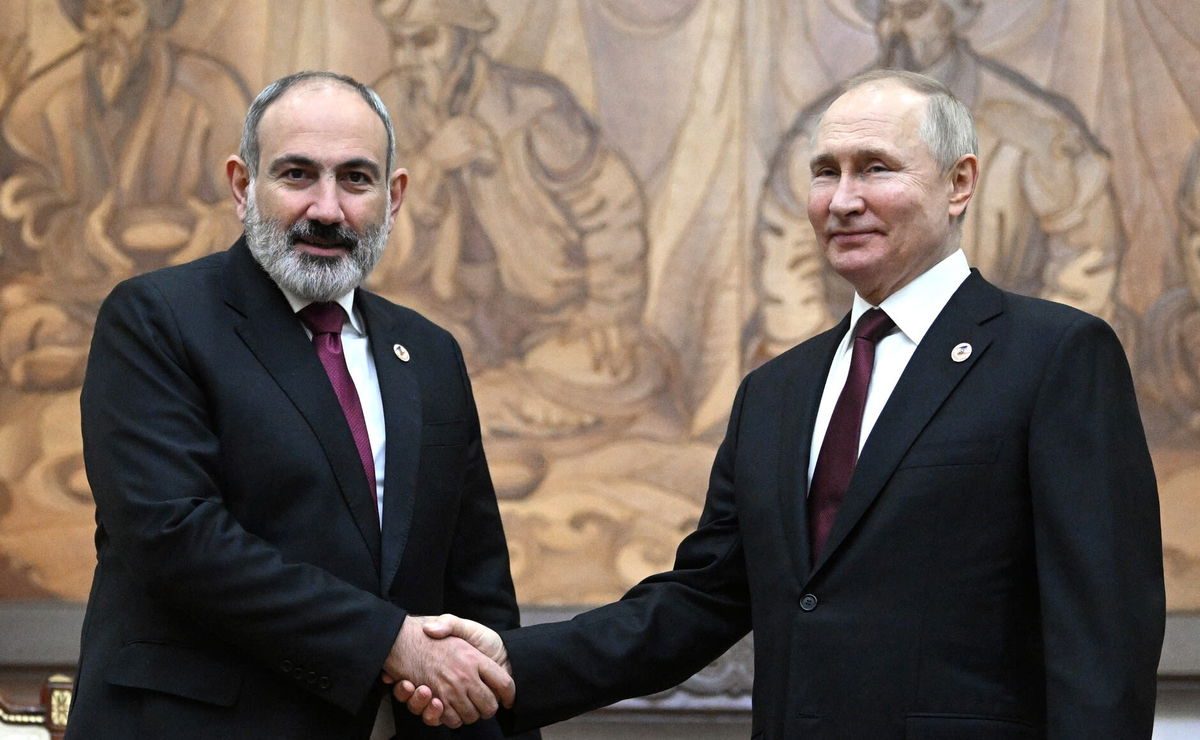 <i>Kremlin Press Office/Handout/Anadolu Agency/Getty Images</i><br/>Russian President Vladimir Putin met Armenian Prime Minister Nikol Pashinyan in Bishkek