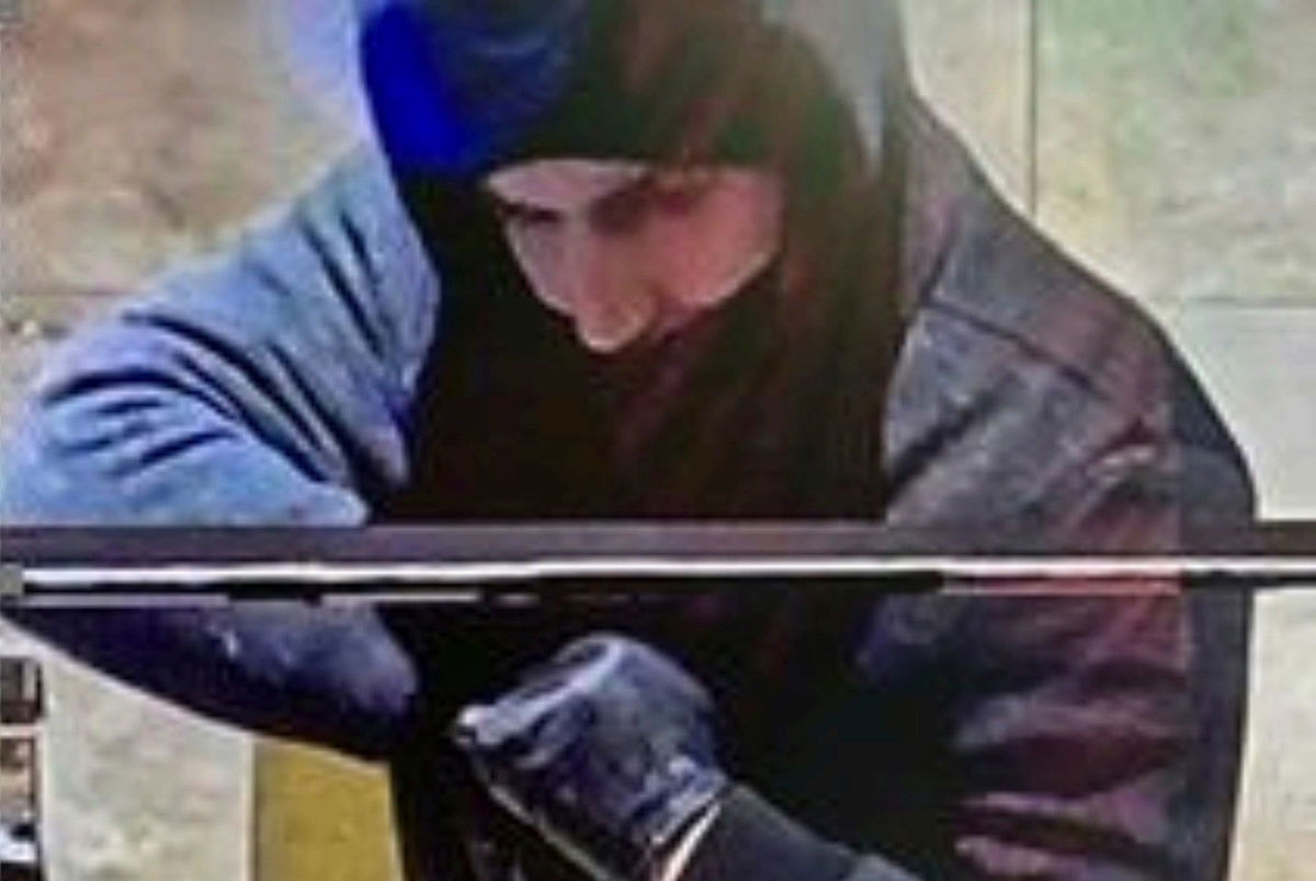 <i>Las Vegas Metropolitan Police Department/AP</i><br/>This photo provided by the Las Vegas Metropolitan Police Department shows a suspect captured by security cameras on January 6