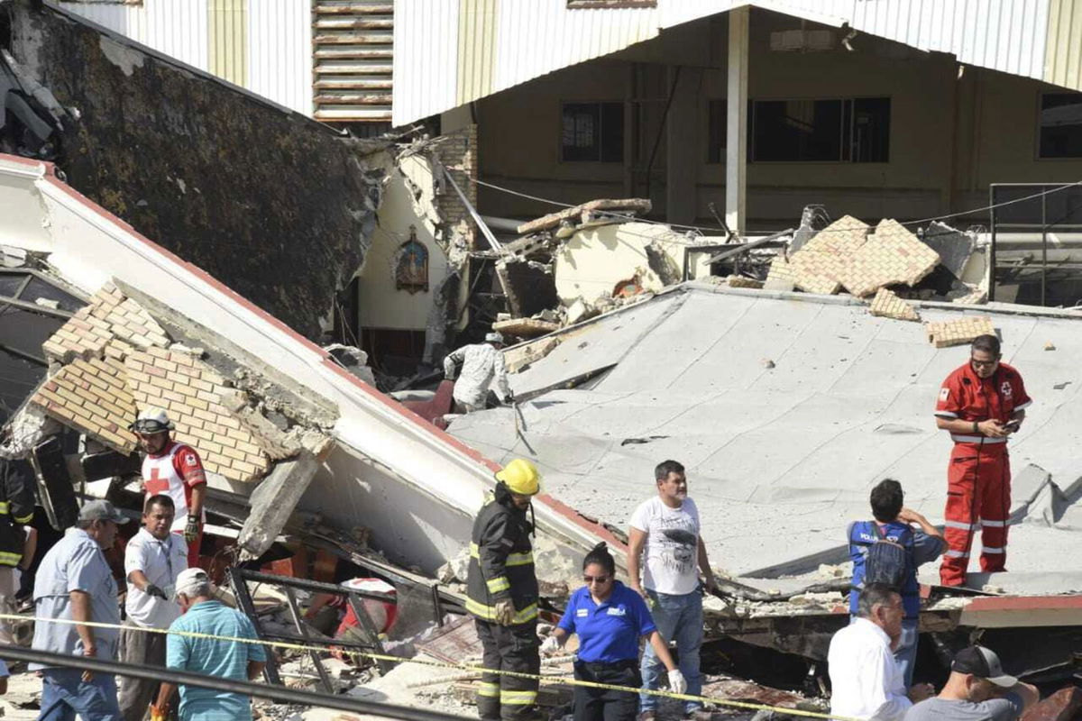 <i>Jose Luis Tapia/El Sol de Tampico/AP</i><br/>Rescue workers search in the debris for dozens of worshipers missing following the disaster.