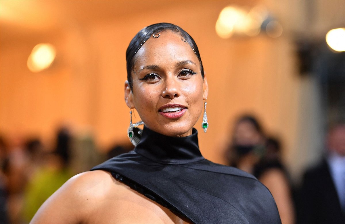 <i>Angela Weiss/AFP/Getty Images</i><br/>Alicia Keys arrives for the 2022 Met Gala at the Metropolitan Museum of Art on May 2