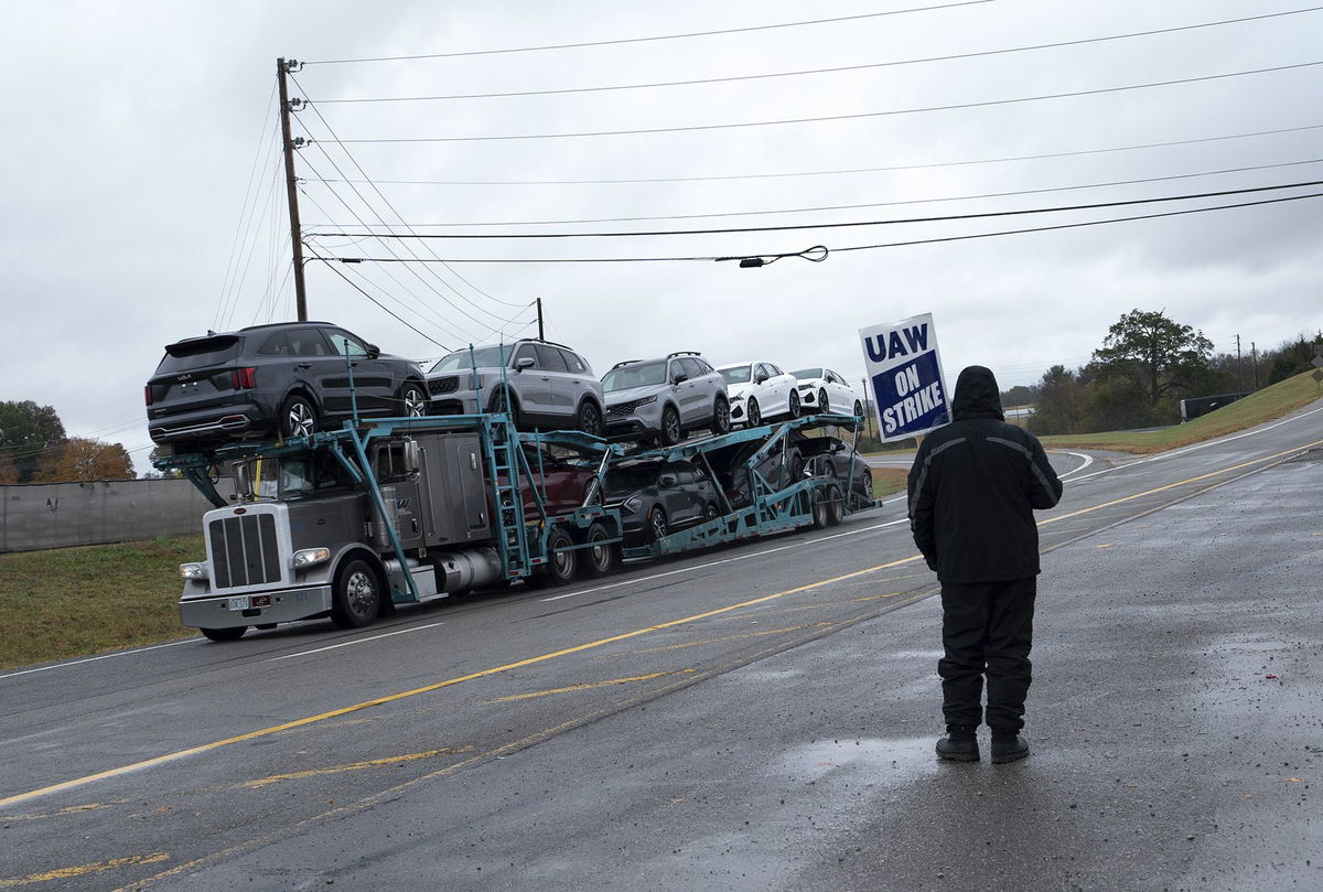 <i>Denny Simmons/The Tennessean/AP</i><br/>General Motors' share price fell 19% over the six weeks of the UAW strike