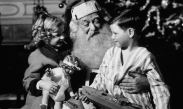 10 old-school Christmas traditions that are no longer practiced
