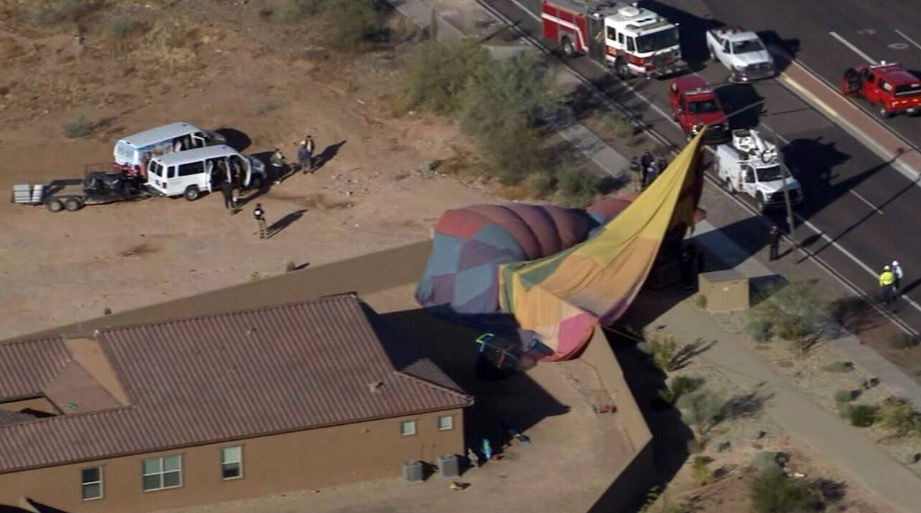 <i>KTVK/KPHO</i><br/>A hot air balloon made a hard landing in a north Phoenix neighborhood on December 7.