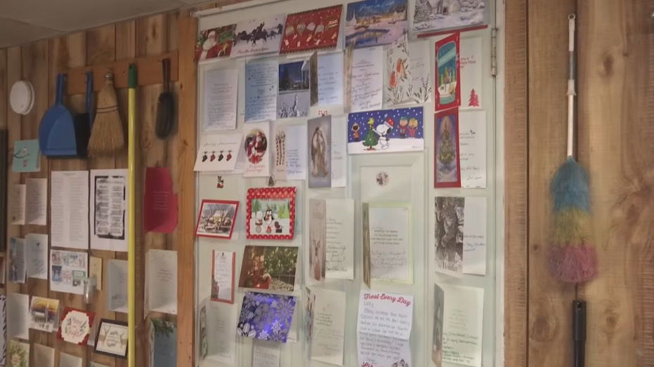 <i>WNEM</i><br/>Larry Pratt has received nearly 500 Christmas cards.