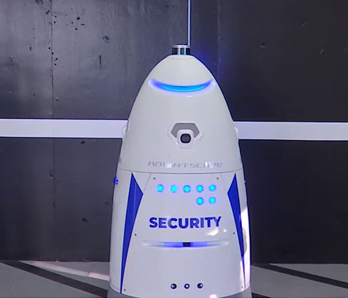 <i></i><br/>An autonomous security robot is now patrolling part of downtown Portland.