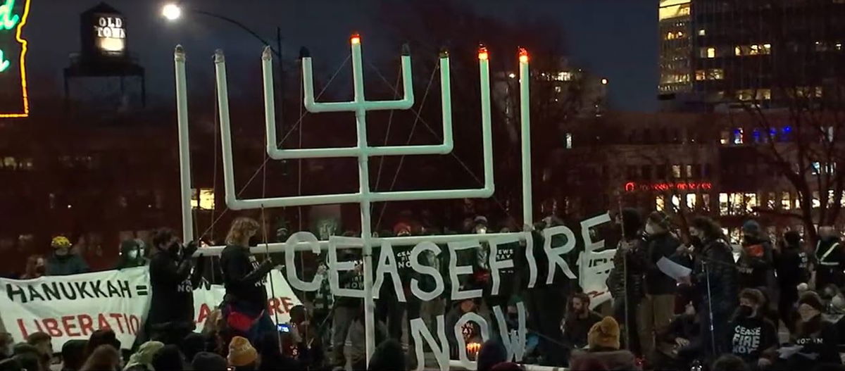 <i></i><br/>Demonstrators shut down the Burnside Bridge in Portland