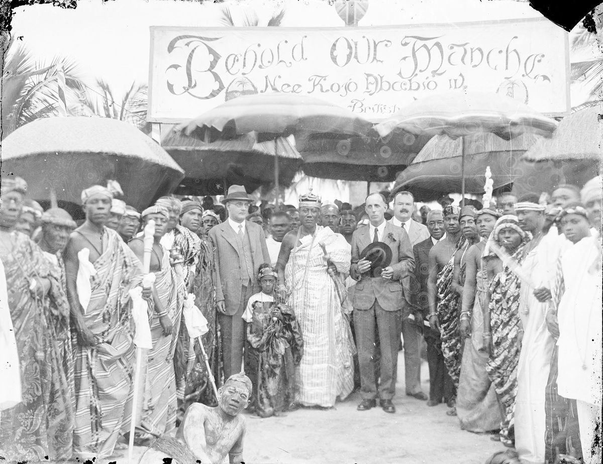 Taken in 1936, this image shows Kojo Ababio IV (center), an important figure in Accra's politics.