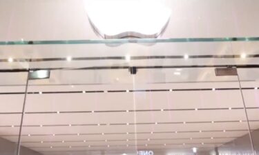 Coordinated ‘grab and go’ thefts took place at the Apple store in Downtown Summerlin