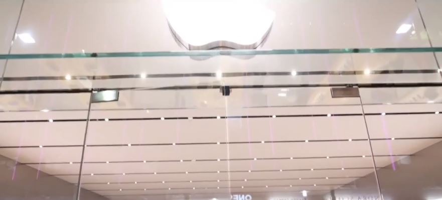 <i>KTNV</i><br/>Coordinated ‘grab and go’ thefts took place at the Apple store in Downtown Summerlin