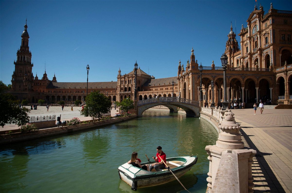 The Spanish city of Seville plans to charge entry to the popular Plaza de España.