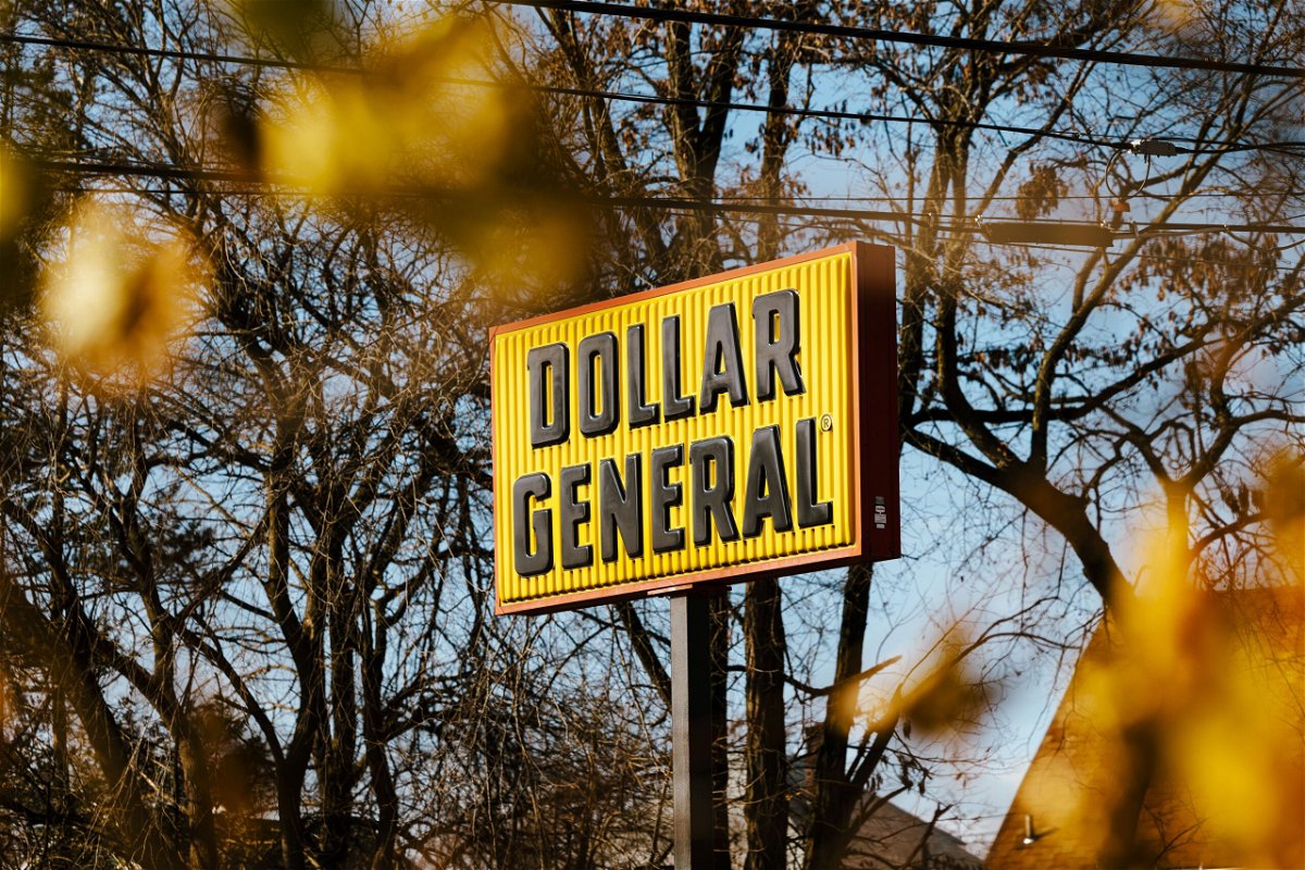 Dollar General is pulling out self-checkout stands in 300 stores that have the highest levels of shoplifting and merchandise losses.