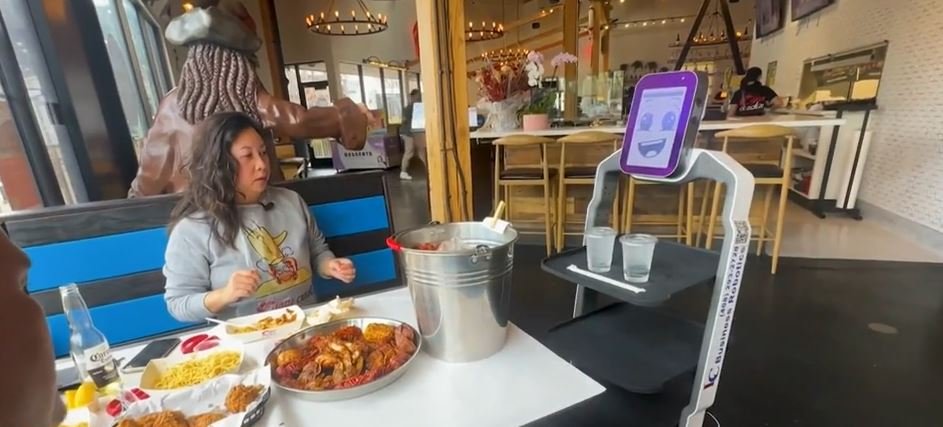 <i>KPIX via CNN Newsource</i><br/>Meet Rosie the Robot. She's been working here for the past two months and she's already a favorite among customers.