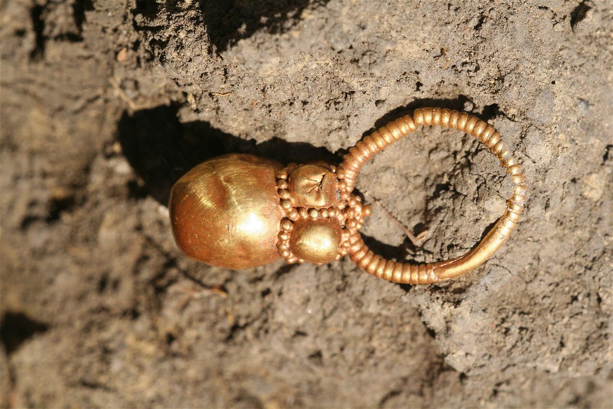 A gold earring found in an Avar man's seventh century grave in Rákóczifalva, Hungary is one artifact indicating the opulence of the warrior people's burials.