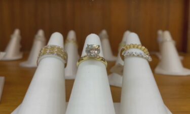 A Pittsburgh family-owned jewelry store is thriving amid a nationwide struggle to compete with big brands.