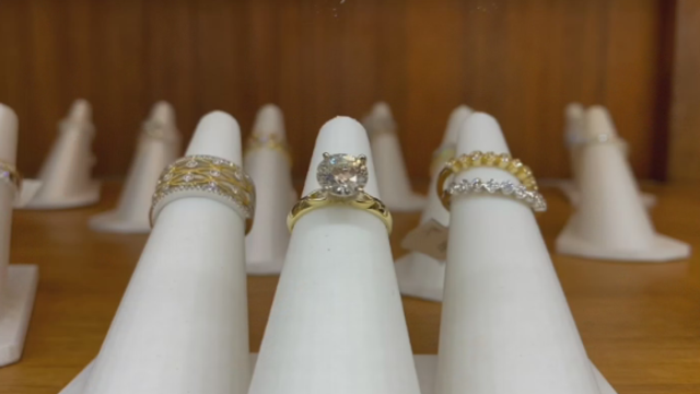 <i>KDKA via CNN Newsource</i><br/>A Pittsburgh family-owned jewelry store is thriving amid a nationwide struggle to compete with big brands.