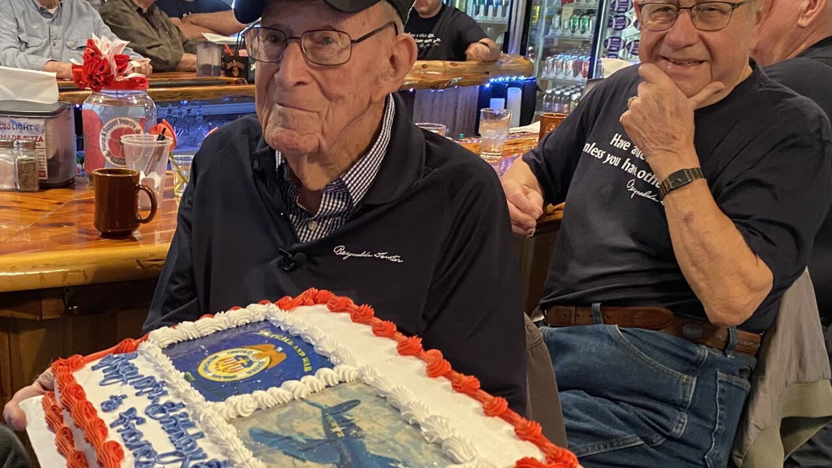 <i>Charles Benson/WTMJ via CNN Newsource</i><br/>Reynolds Tomter gets a peek at his birthday cake.