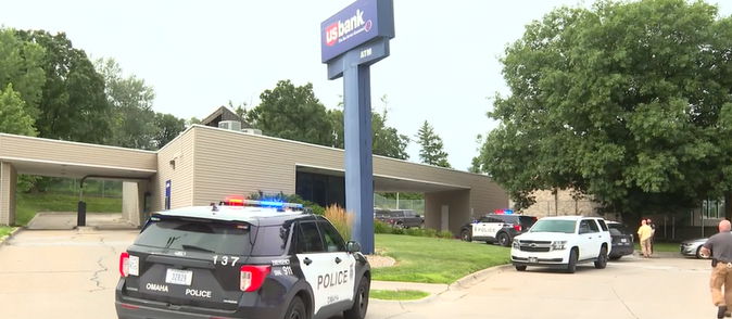 <i>KETV via CNN Newsource</i><br/>Omaha police are still looking for the suspects they say robbed the U.S. bank near 90th and Maple streets.