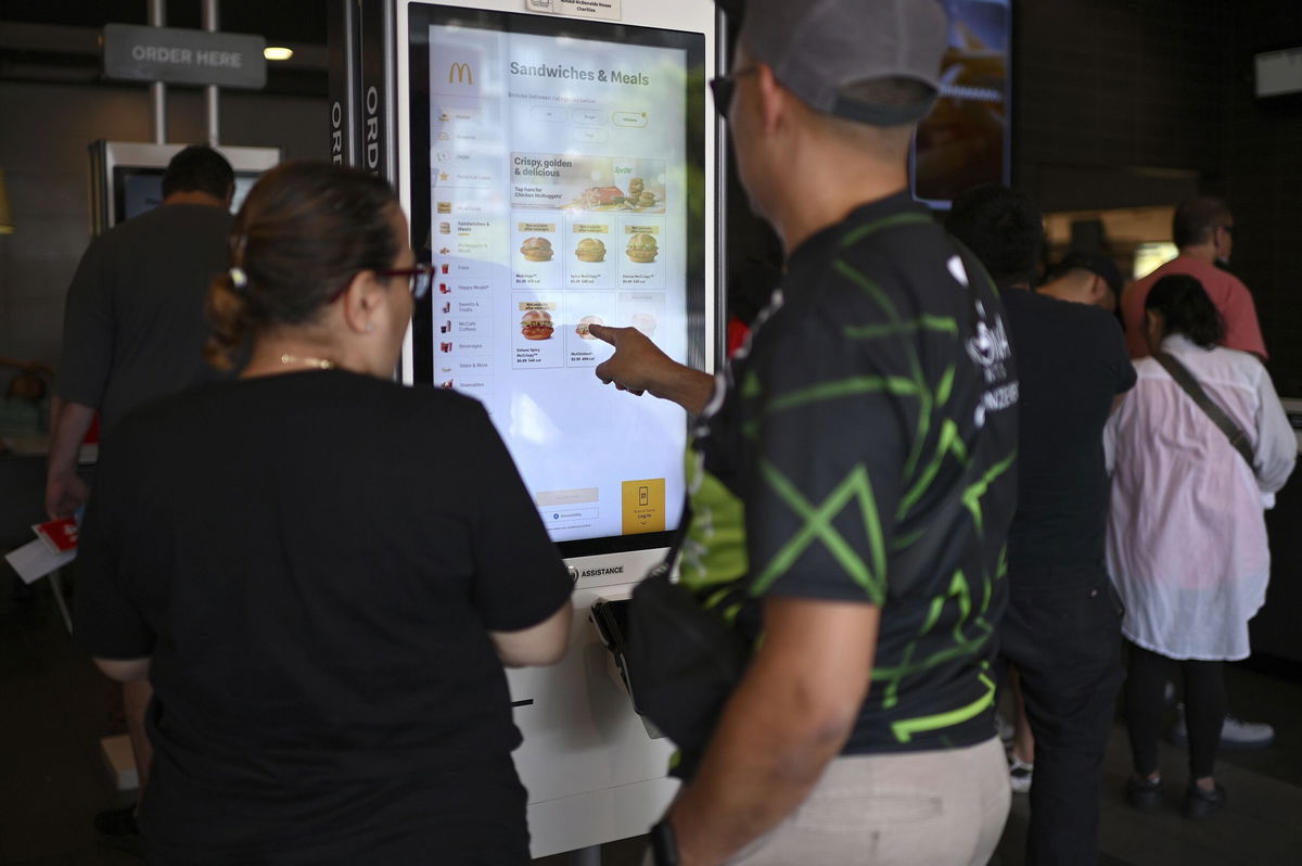 <i>Eva Marie Uzcategui/Bloomberg/Getty Images via CNN Newsource</i><br/>Kiosks have shifted restaurant industry work to other positions.