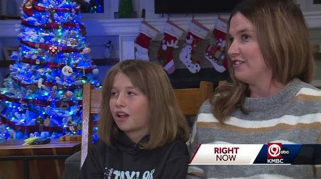 <i>KMBC via CNN Newsource</i><br/>Annie Dunlay and her daughter were able to see the show