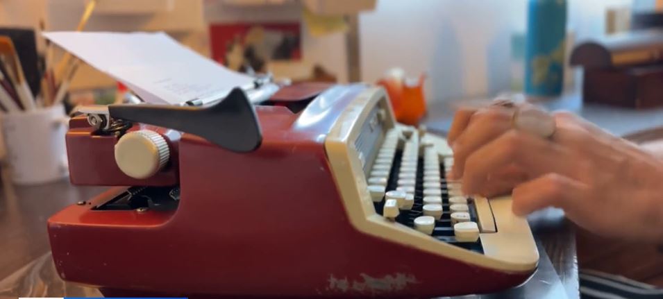 <i>KPIX via CNN Newsource</i><br/>Typewriters are making a comeback in the Bay Area.