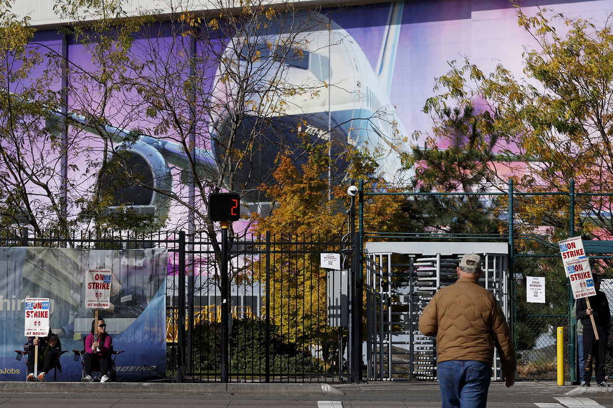 <i>Lindsey Wasson/AP via CNN Newsource</i><br/>IAM District 751 president Jon Holden speaks to union members while announcing that they voted to reject a new contract offer from Boeing on October 23.