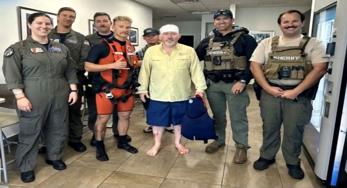 <i>USCG Southeast/WSVN via CNN Newsource</i><br/>The US Coast Guard and Martin County Sheriff deputies worked to rescue a Lake Placid man stranded at sea.