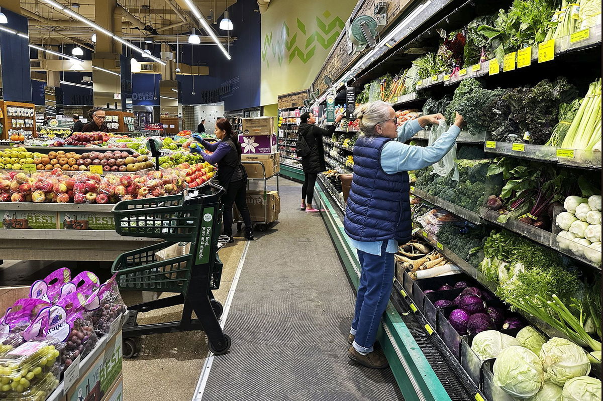 <i>Nam Y. Huh/AP via CNN Newsource</i><br/>Customers shop at a grocery store in Chicago on October 25. Inflation heated back up again in November.